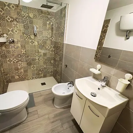 5 Minutes From The Sea Apartment *